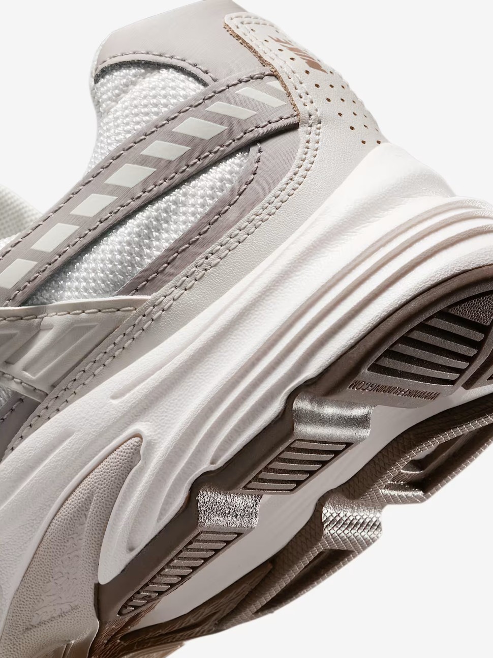 Кросівки жіночі Nike WMNS NIKE INITIATOR бежеві IB4339-001 — фото 5