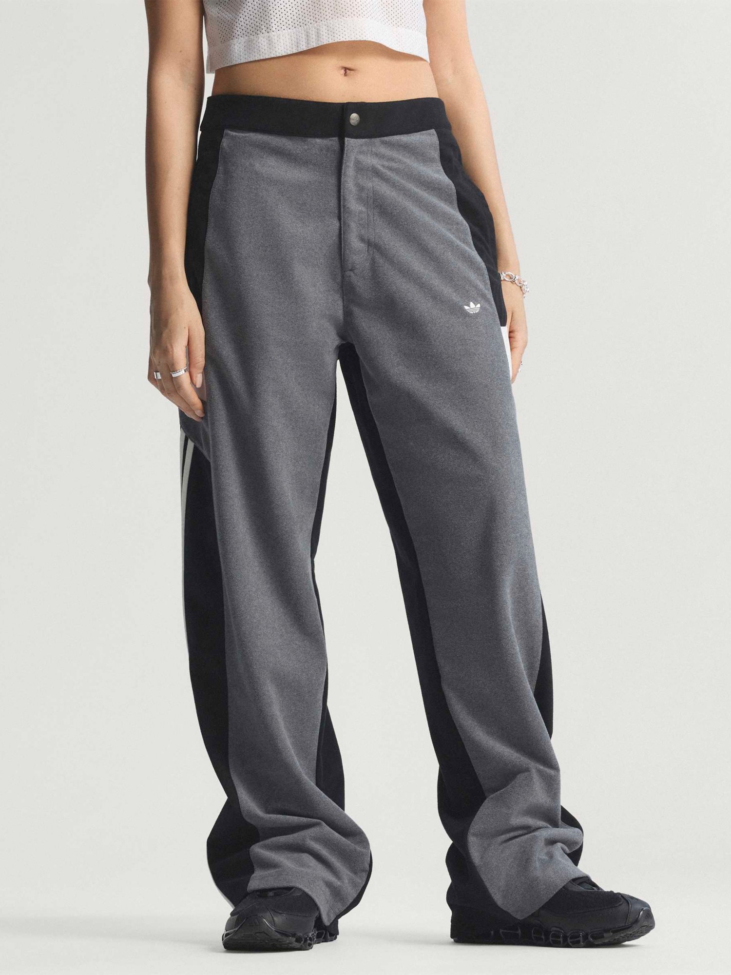 Брюки женские Adidas TRACKPANT серые JW7290 изображение 2