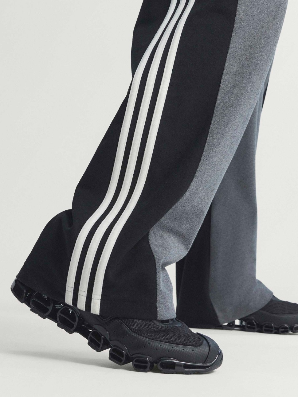 Штани жіночі Adidas TRACKPANT сірі JW7290 — фото 6