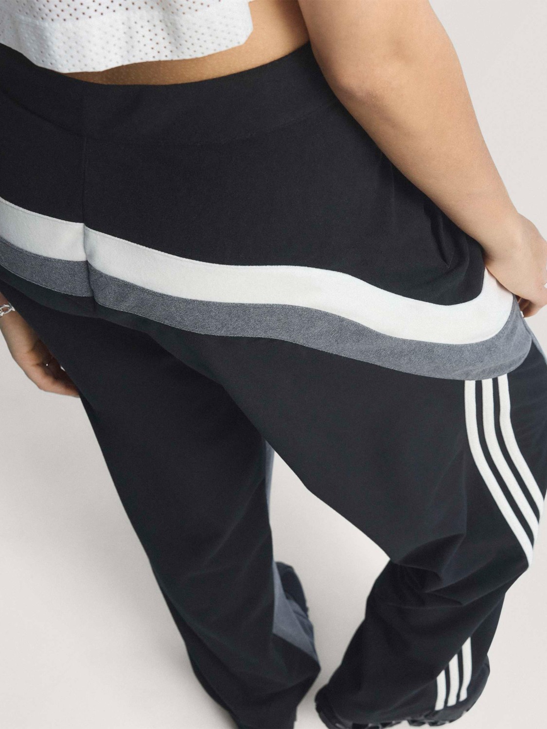 Штани жіночі Adidas TRACKPANT сірі JW7290 изображение 8