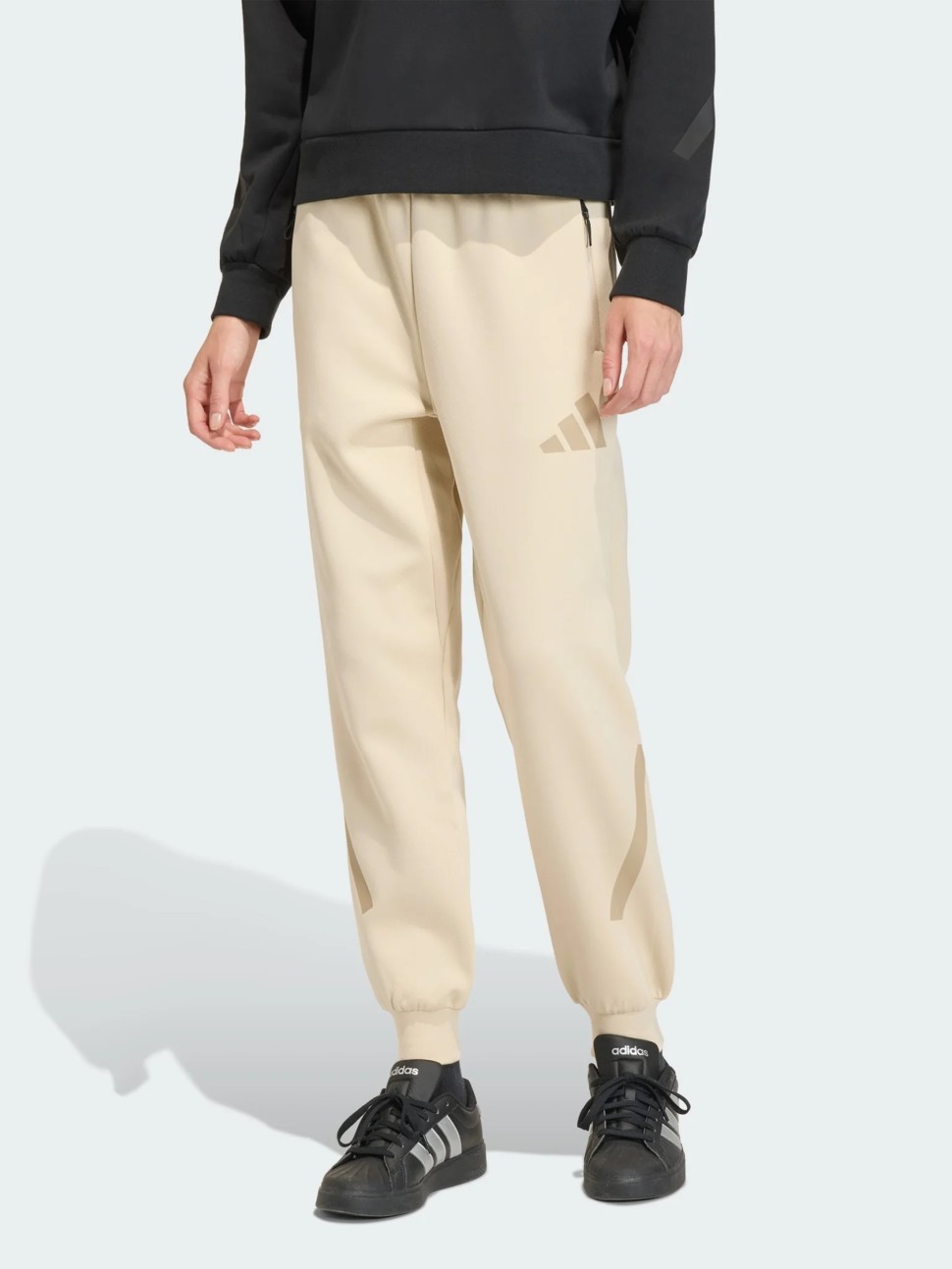 Брюки женские Adidas W Z.N.E. PT бежевые KC7713 — фото 2 — Sport City Брюки женские Adidas W Z.N.E. PT бежевые KC7713 — фото 2