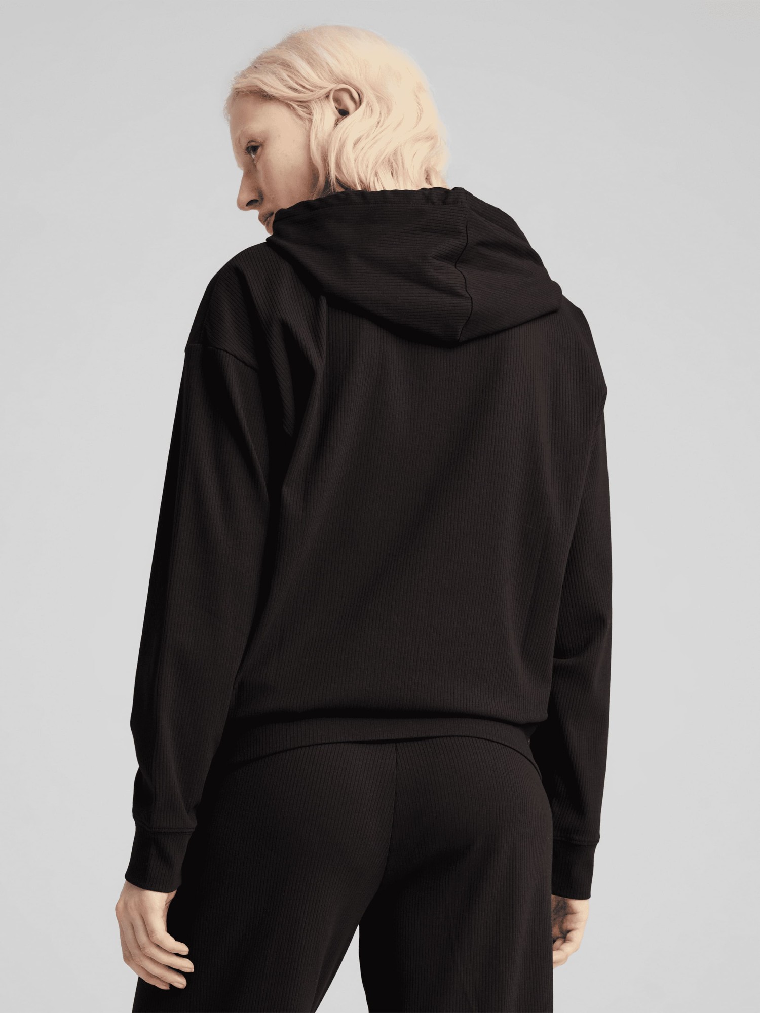 Толстовка женская Puma ESS ELEVATED Comfort Hoodie черная 68502301 изображение 3