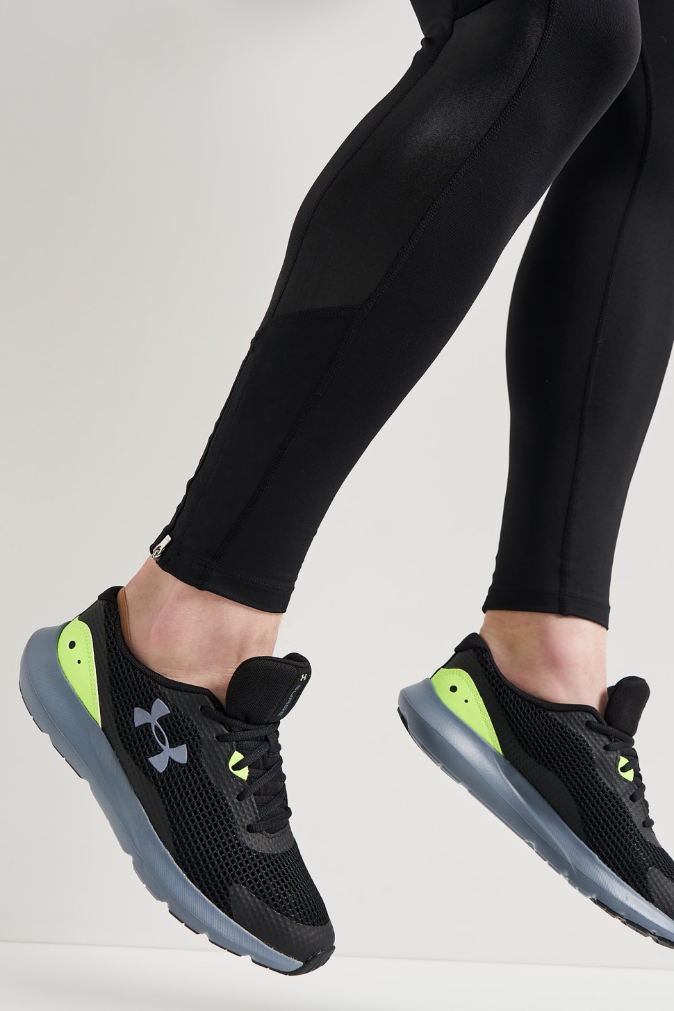 Кросівки чоловічі Under Armour UA Surge 3 чорні 3024883-003 — фото 6