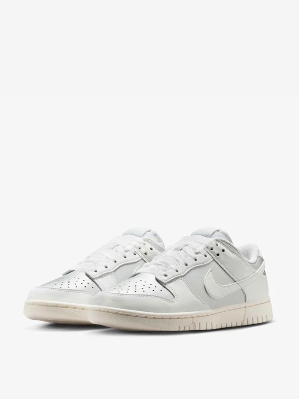 Кросівки жіночі Nike W NIKE DUNK LOW NEXT NATURE білі IB7311-001 — фото 3 — Sport City Кросівки жіночі Nike W NIKE DUNK LOW NEXT NATURE білі IB7311-001 — фото 3