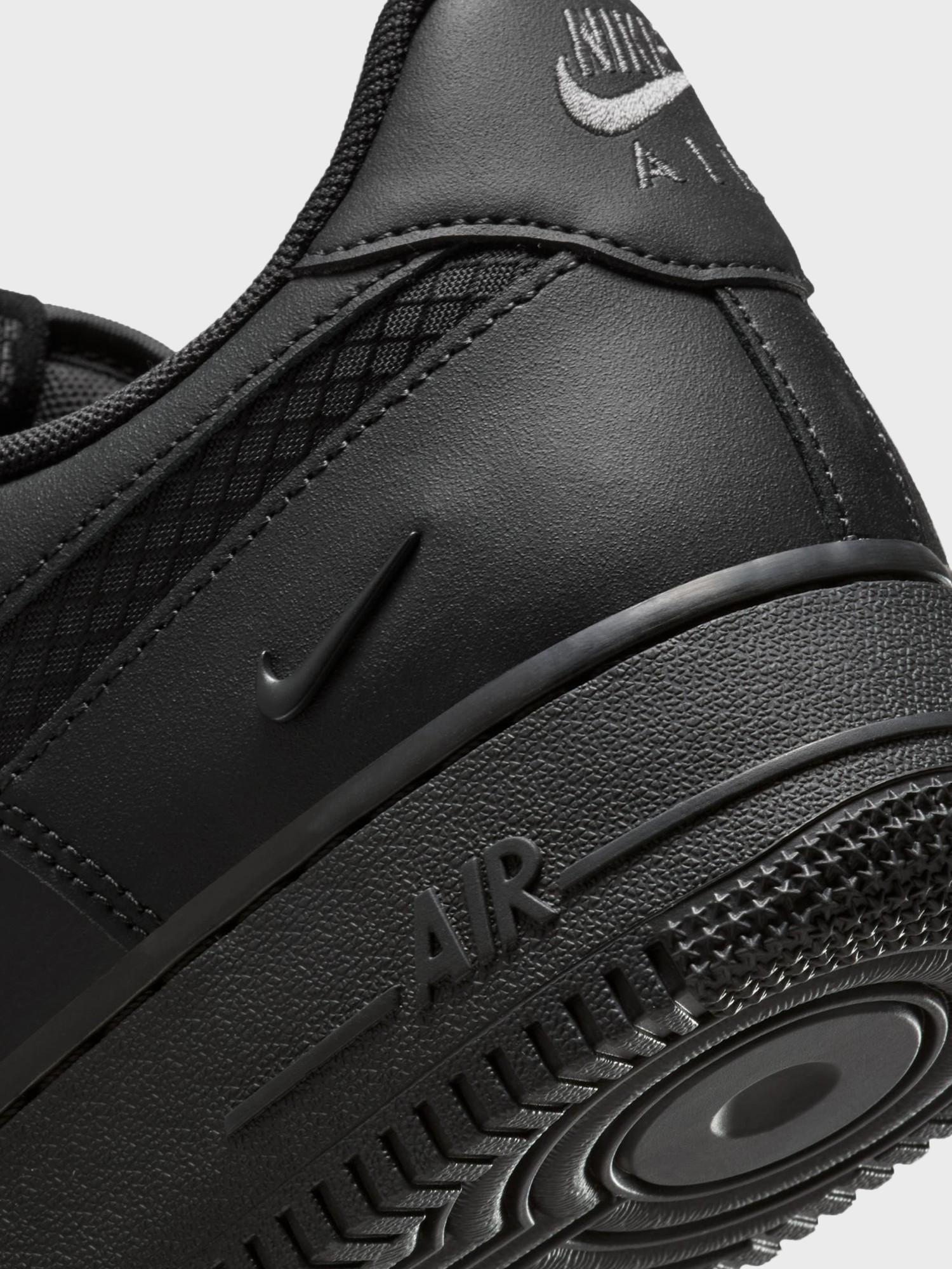 Кросівки чоловічі Nike NIKE AIR FORCE 1 '07 LV8 JD чорні IH4452-001 изображение 6