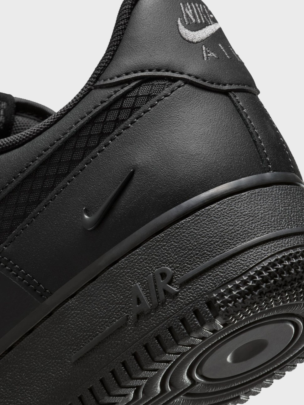 Кросівки чоловічі Nike NIKE AIR FORCE 1 '07 LV8 JD чорні IH4452-001 — фото 6 — Sport City Кросівки чоловічі Nike NIKE AIR FORCE 1 '07 LV8 JD чорні IH4452-001 — фото 6