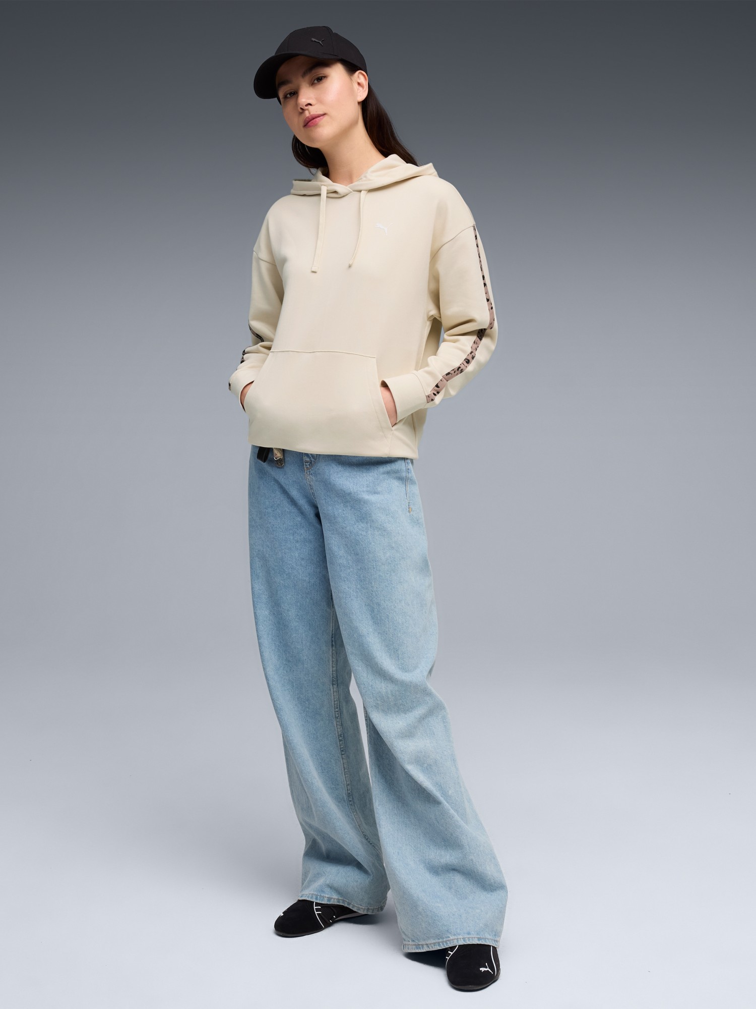 Толстовка женская Puma ESS GRAPHIC Animal Comfort Hoodie TR молочная 69182287  изображение 4