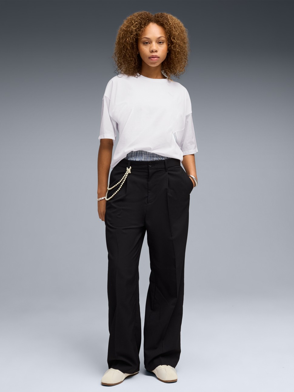 Футболка женская Puma HER Oversized Tee белая 69188302 — фото 4 — Sport City Футболка женская Puma HER Oversized Tee белая 69188302 — фото 4