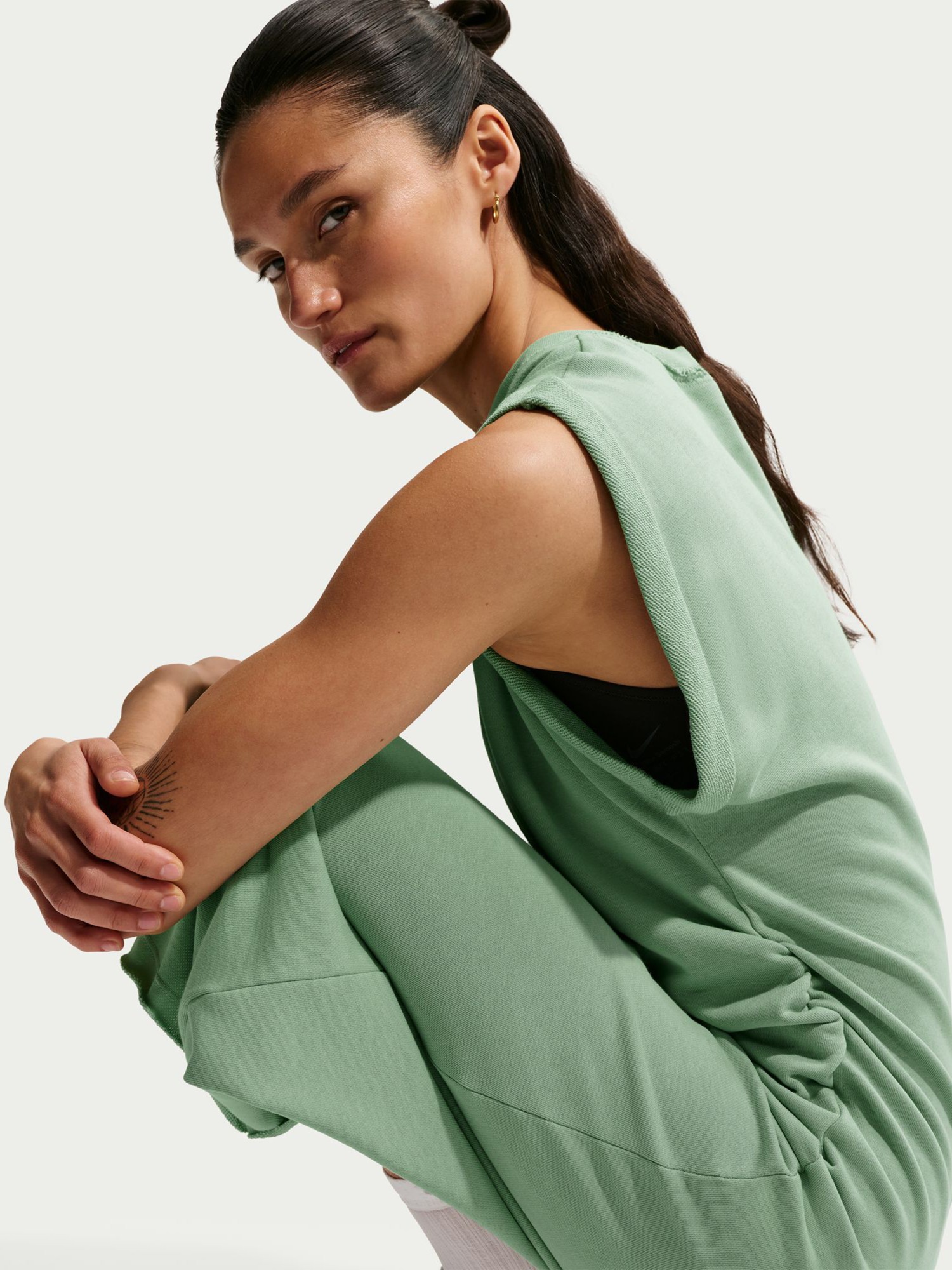 Платье женское Nike W NSW NK CHLL FT DRESS зеленое IF0567-006 изображение 4