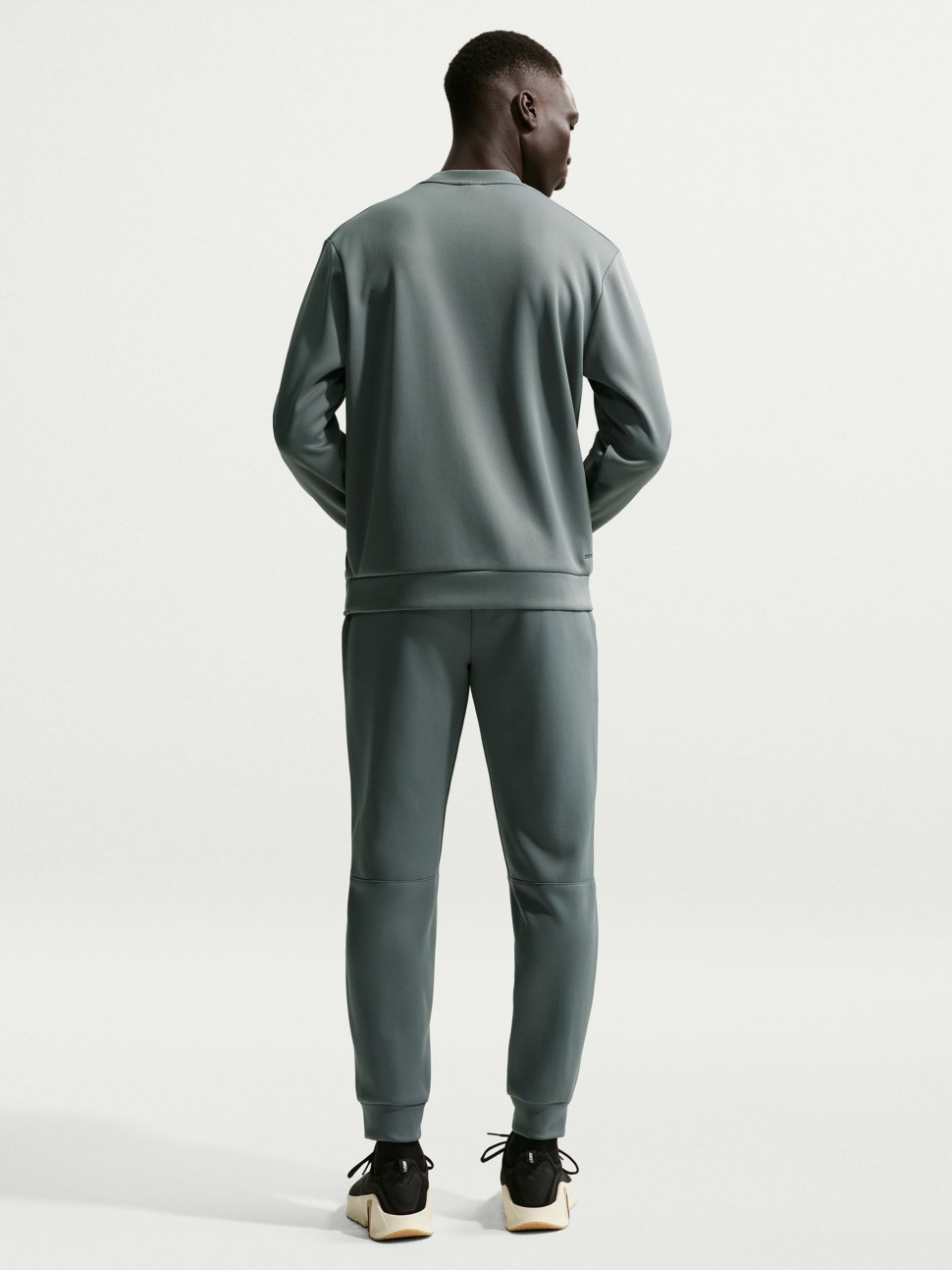 Брюки мужские Nike M NK DF UV FLEX FLC JOGGER серые IF2989-084 — фото 3 — Sport City Брюки мужские Nike M NK DF UV FLEX FLC JOGGER серые IF2989-084 — фото 3