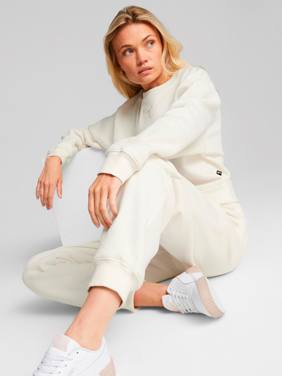 Костюм жіночий Puma Loungewear Suit бежевий 67002599 — фото 4