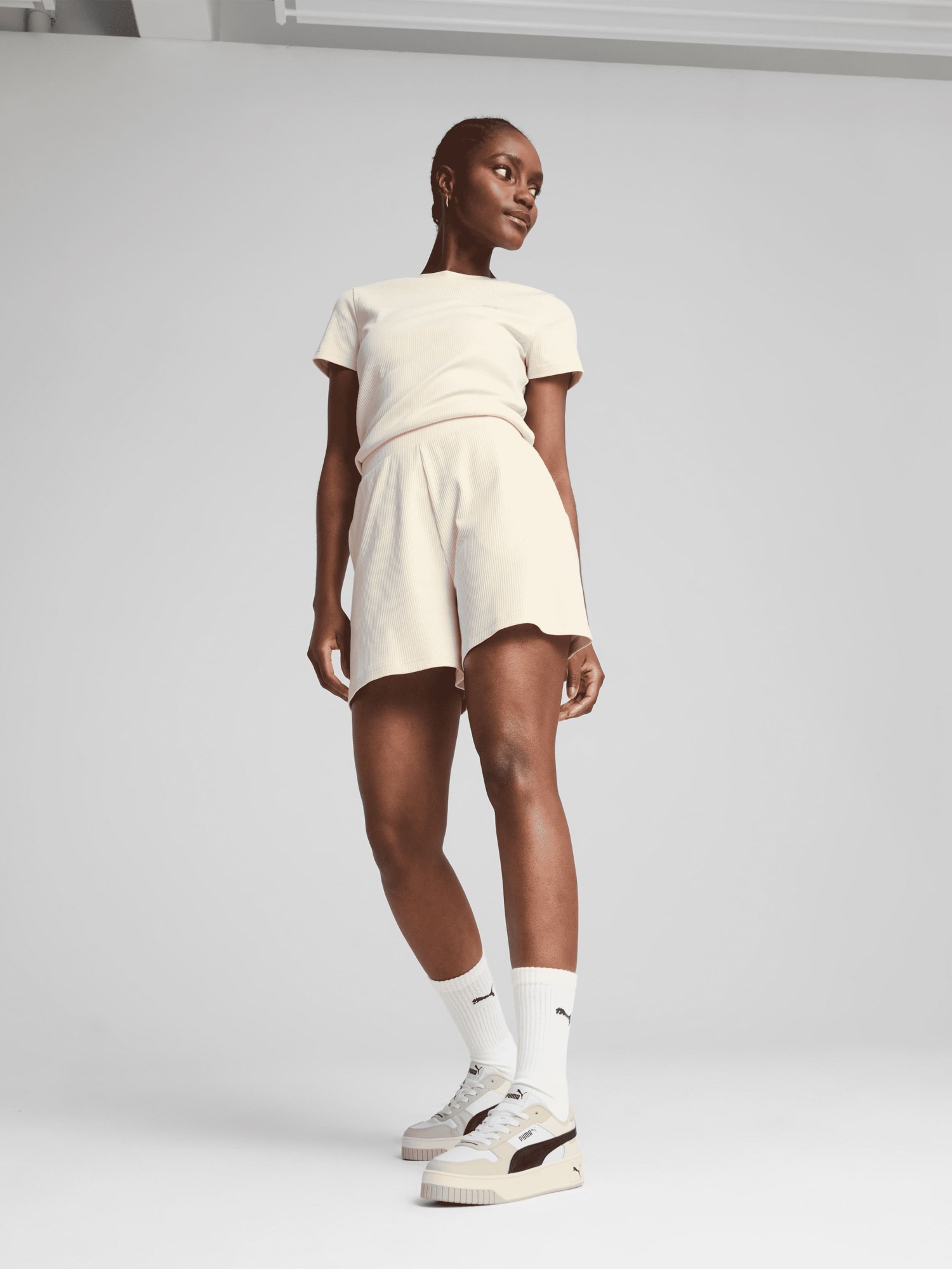 Шорты женские Puma ESS ELEVATED Shorts бежевые 68502687 изображение 2