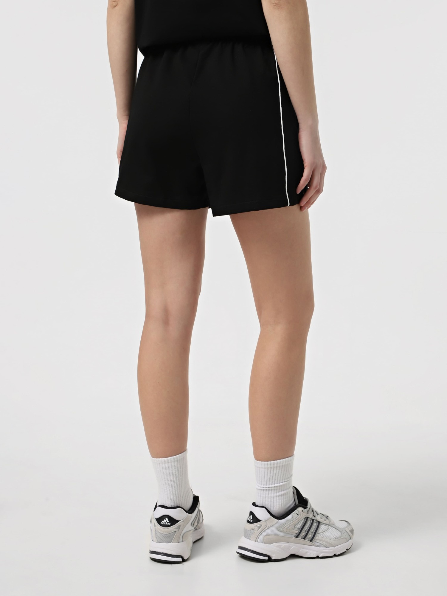 Шорты женские Radder Quirk черные 442529-010 изображение 3