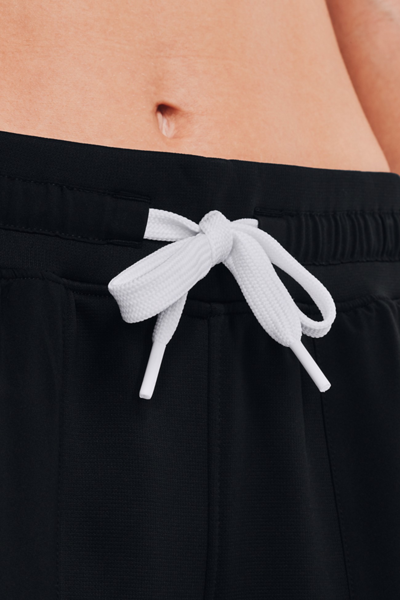 Брюки женские Under Armour Armour Mixed Media Pant черные 1365877-001 изображение 4