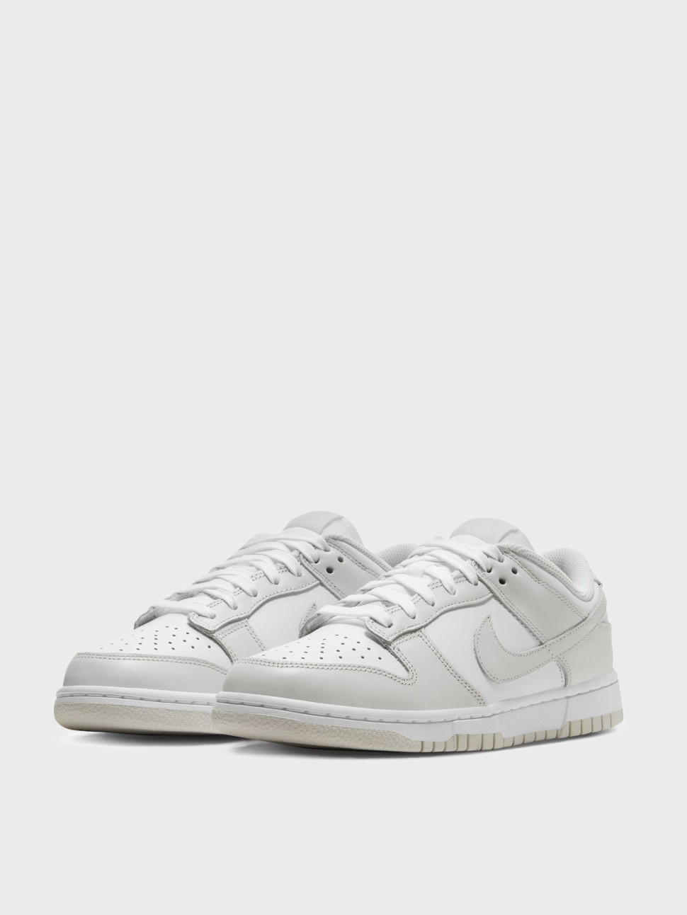 Кросівки жіночі Nike W DUNK LOW сірі DD1503-103 — фото 3 — Sport City Кросівки жіночі Nike W DUNK LOW сірі DD1503-103 — фото 3