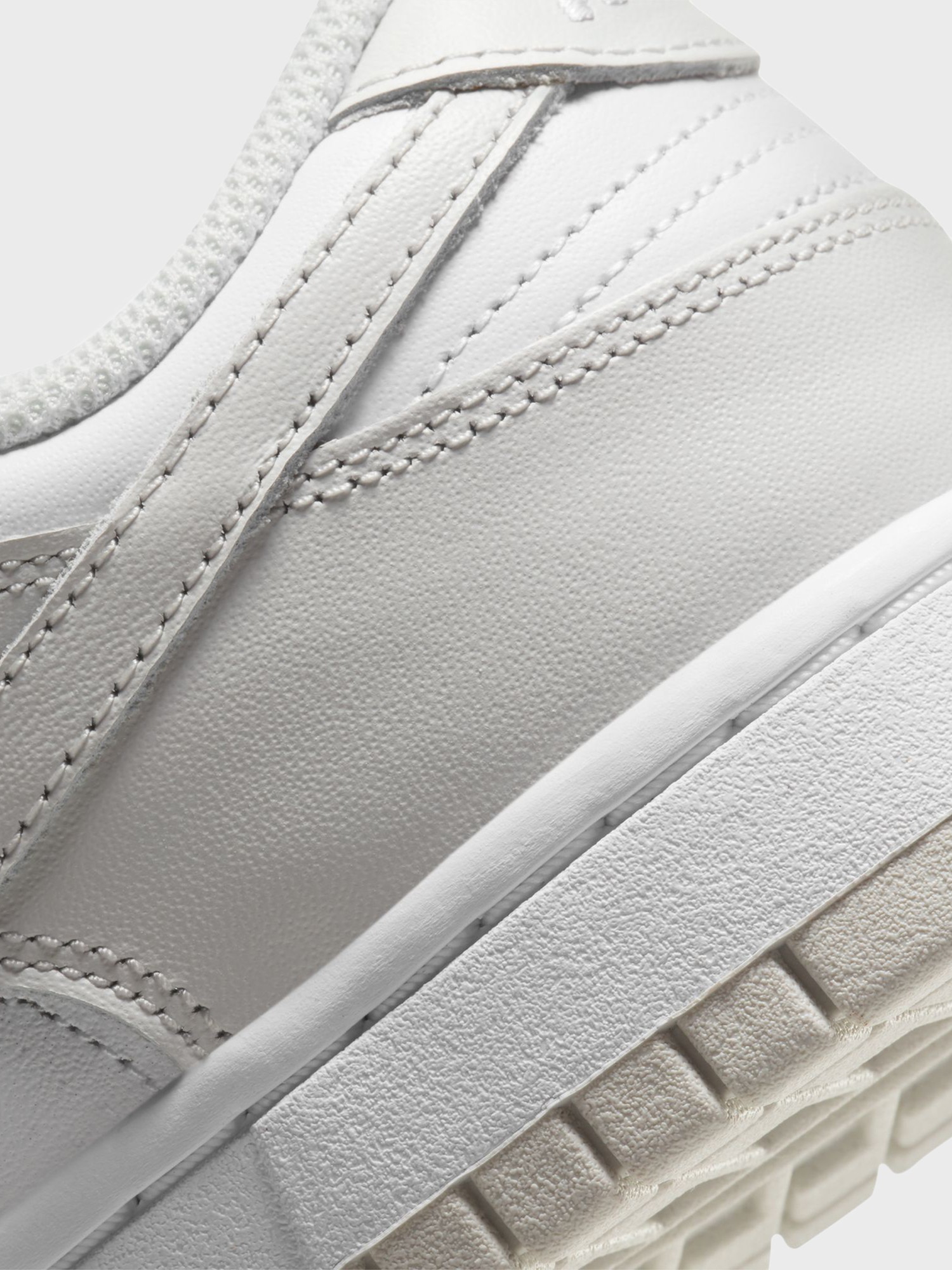 Кросівки жіночі Nike W DUNK LOW сірі DD1503-103 изображение 6