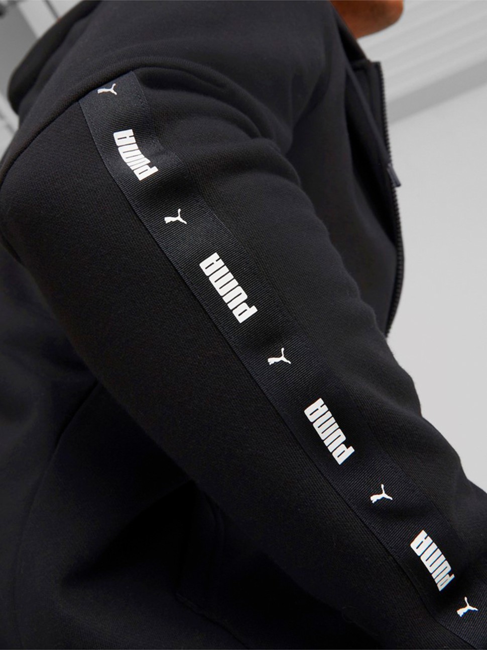 Толстовка чоловіча Puma ESS+ Tape Full-Zip Hoodie чорна 67027001 — фото 3