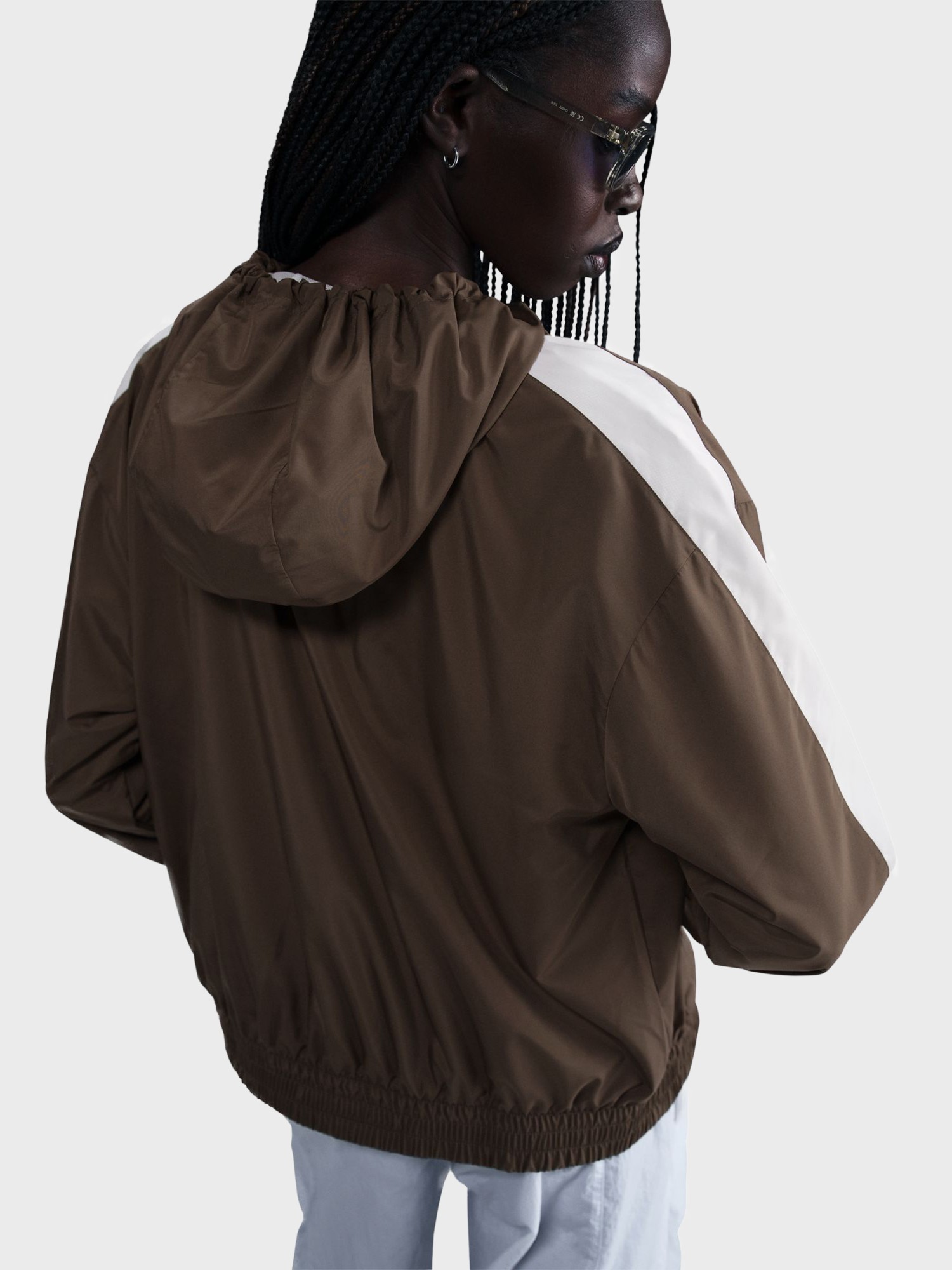 Толстовка жіноча Nike W NSW ESSNTL UV WVN JKT HD коричнева FV6298-004 изображение 3