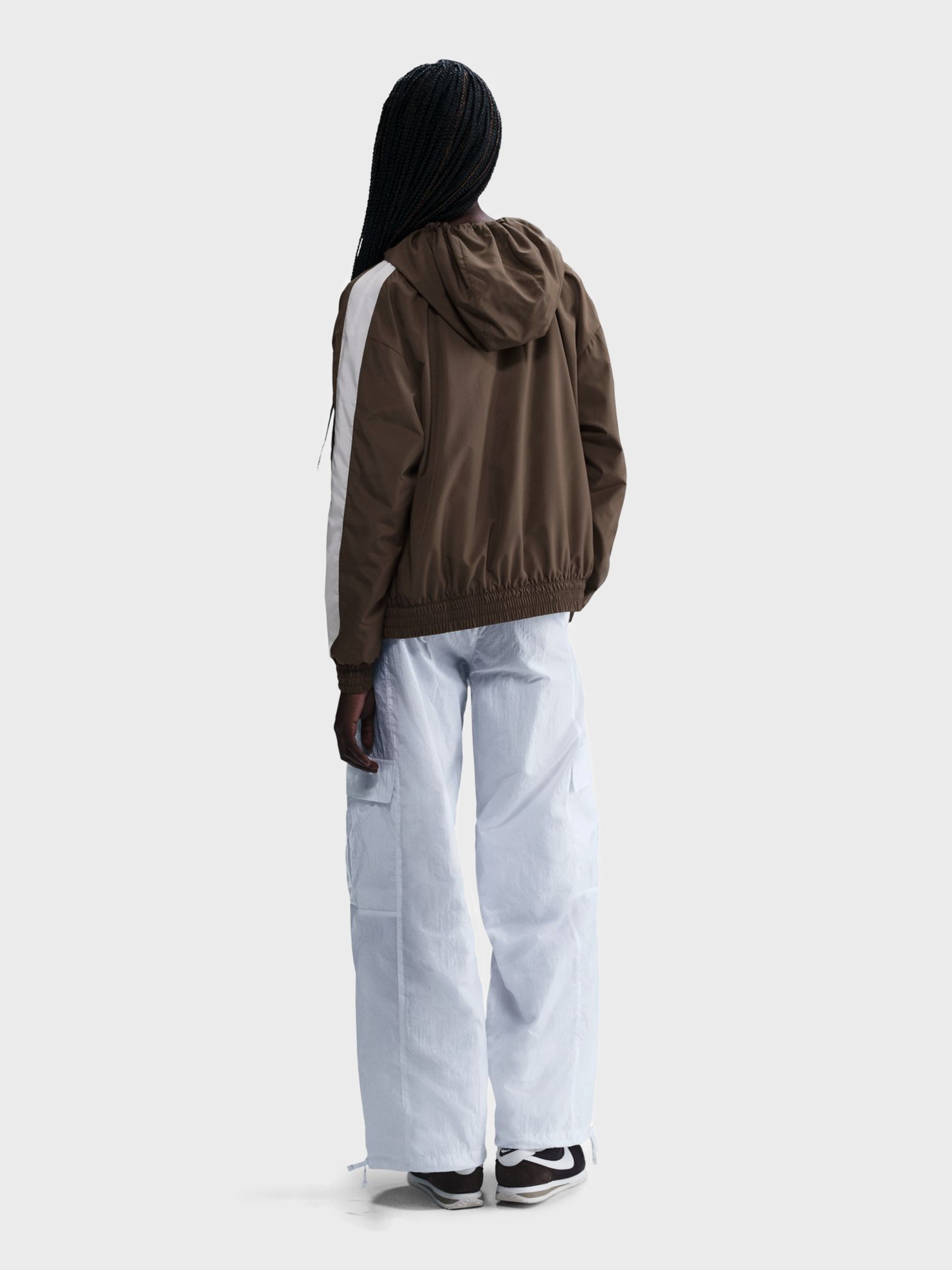 Толстовка жіноча Nike W NSW ESSNTL UV WVN JKT HD коричнева FV6298-004 изображение 6