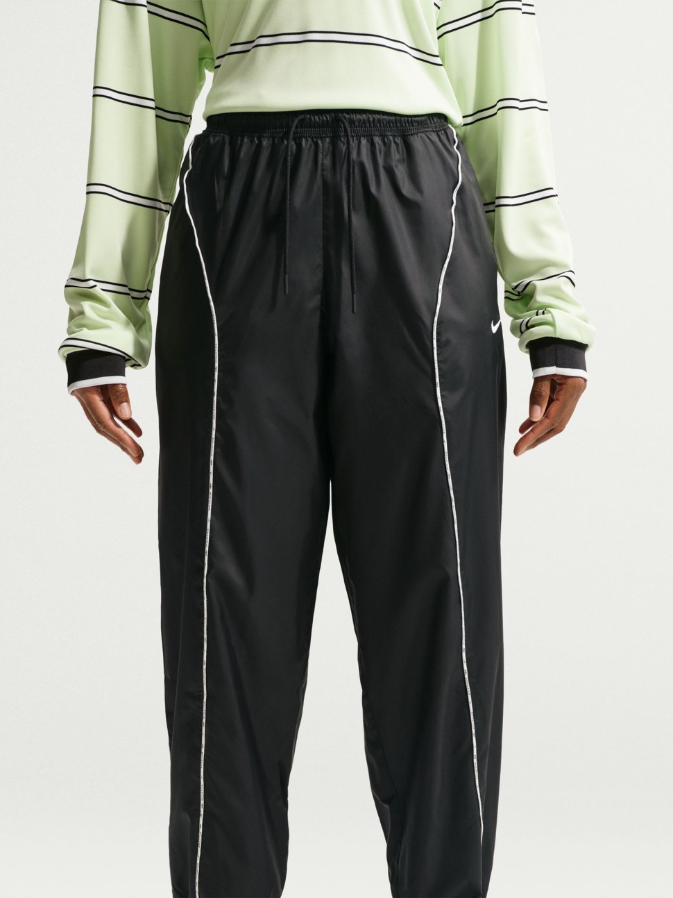 Штани жіночі Nike W NK ATHLETICS DEPT LTWT WVN P чорні IM8483-010 — фото 4
