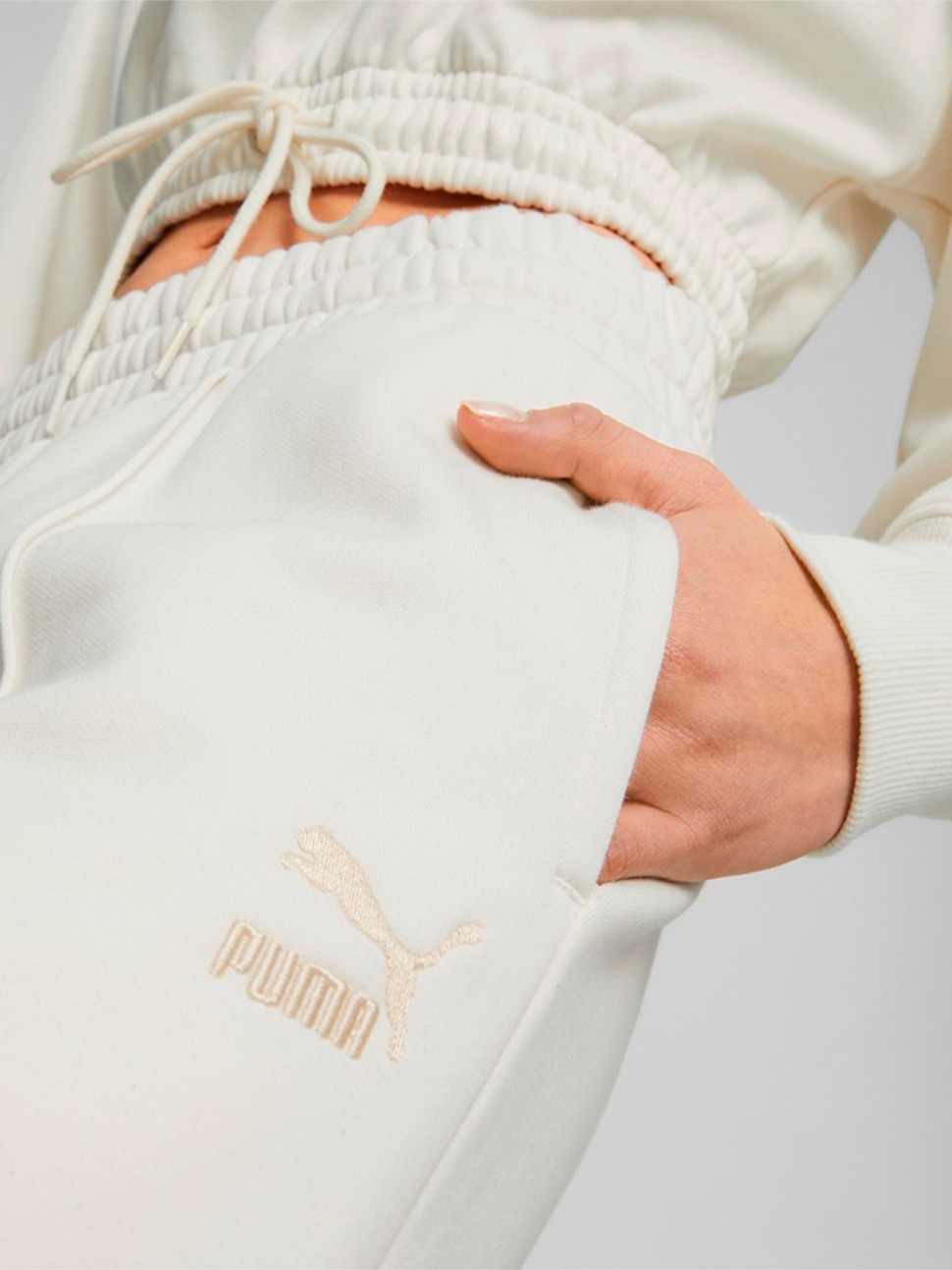 Штани жіночі Puma Classics Sweatpants бежеві 67175199 — фото 4