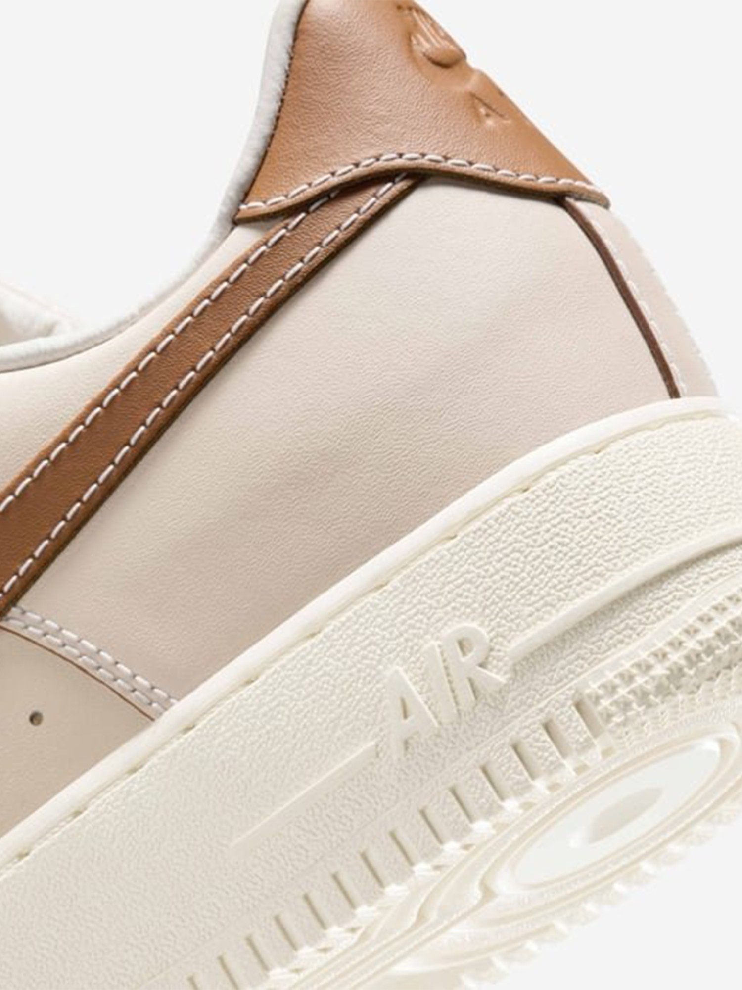 Кросівки чоловічі Nike AIR FORCE 1 07 кремові IB8865-221 изображение 6