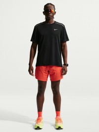 Футболка чоловіча Nike M NK DF UV MILER SS чорна IF2082-010 изображение 2