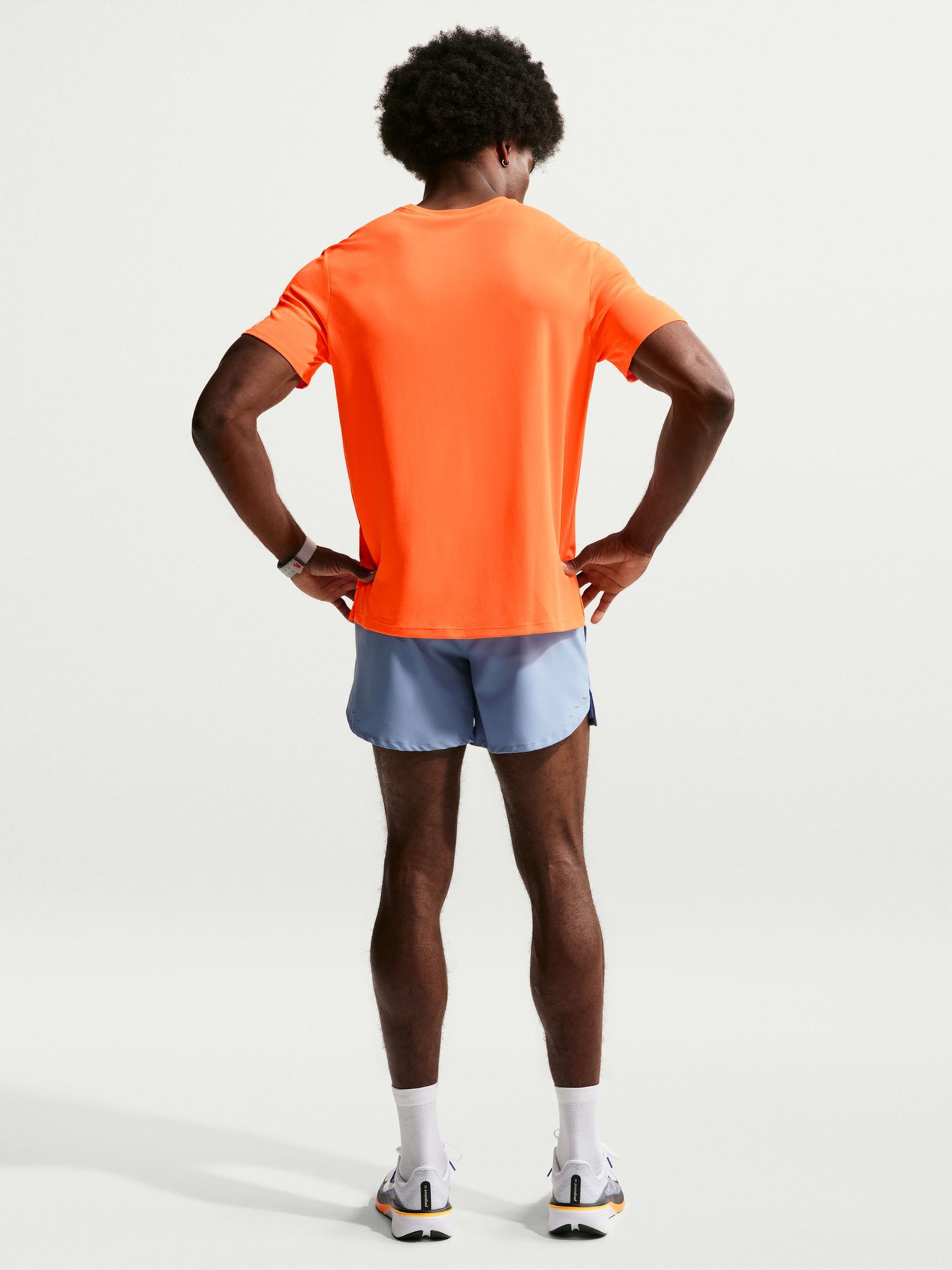 Футболка мужская Nike M NK DF UV MILER SS оранжевая IF2082-803 изображение 6