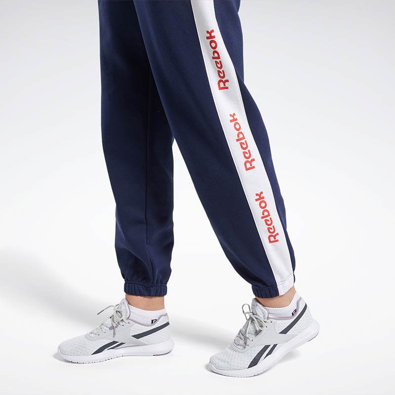 Брюки женские Reebok Training Essentials Logo Pants темно-синие FU2252 — фото 3 — Sport City Брюки женские Reebok Training Essentials Logo Pants темно-синие FU2252 — фото 3