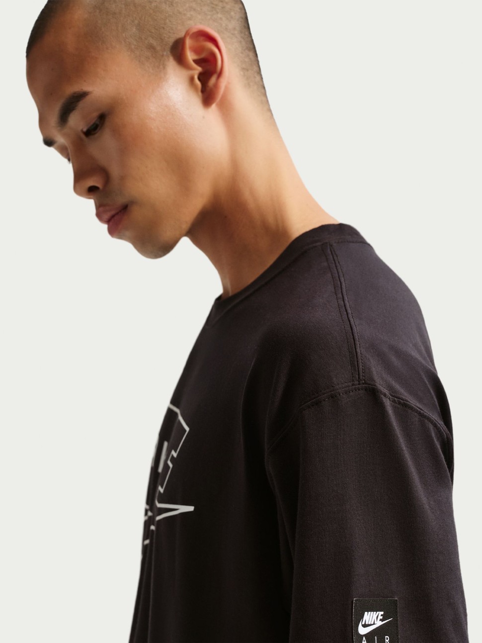 Футболка мужская Nike U NSW TEE LSE NIKE AIR черная IH1359-010 — фото 4 — Sport City Футболка мужская Nike U NSW TEE LSE NIKE AIR черная IH1359-010 — фото 4