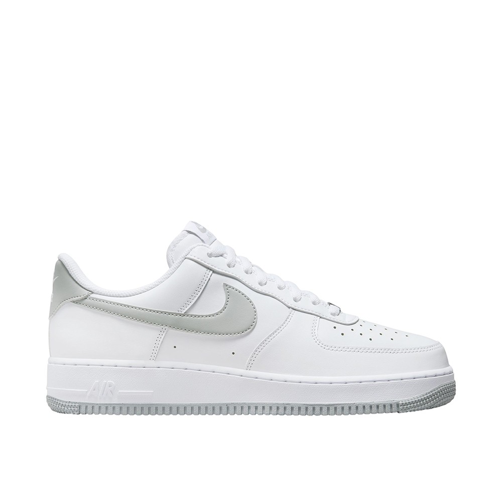 Кроссовки мужские Nike AIR FORCE 1 07 белые FJ4146-100
