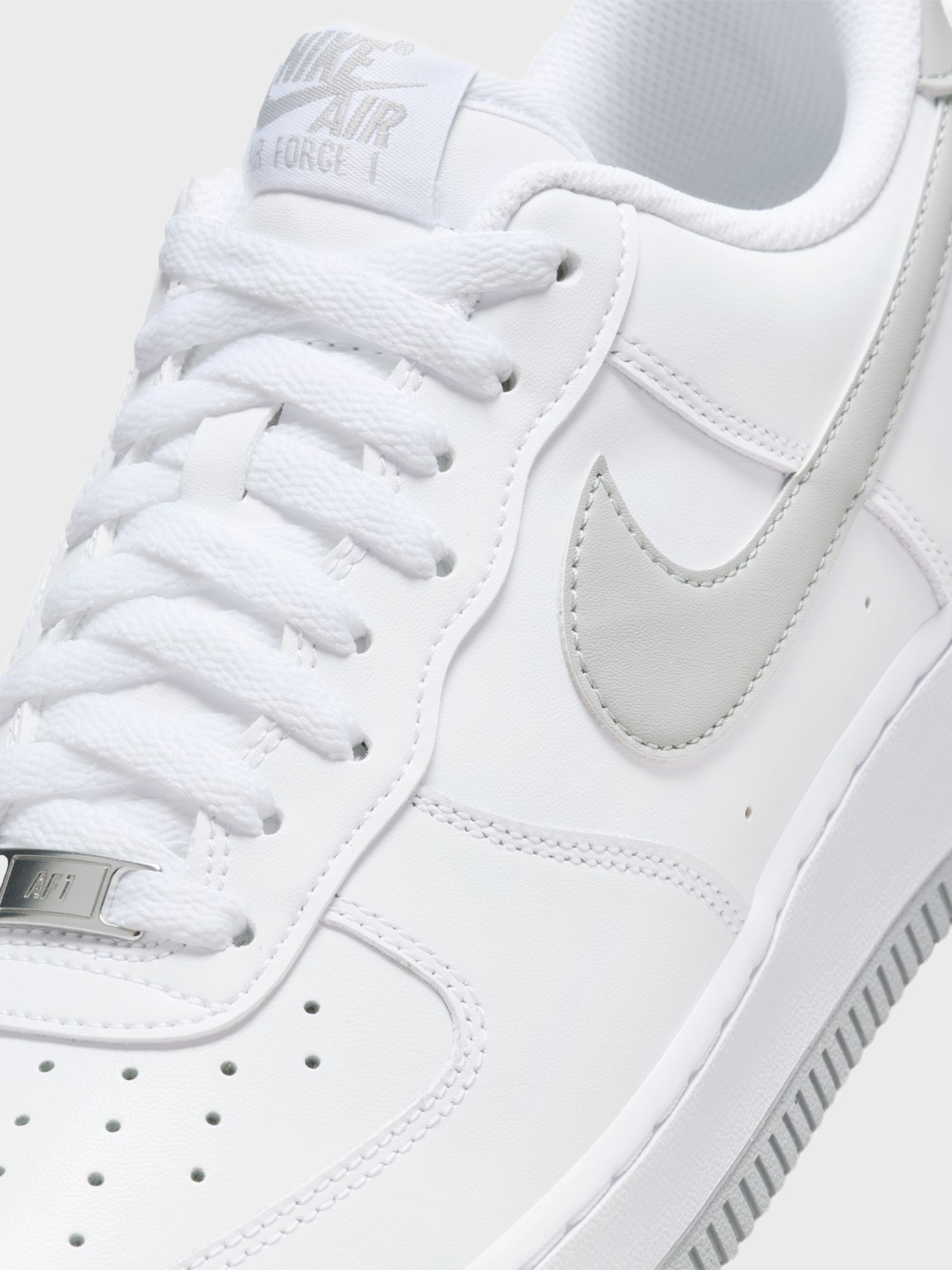Кросівки чоловічі Nike AIR FORCE 1 07 білі FJ4146-100 изображение 4