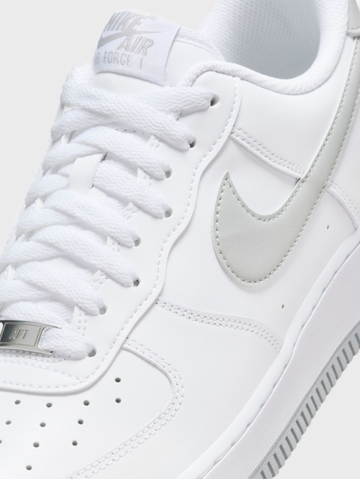 Кроссовки мужские Nike AIR FORCE 1 07 белые FJ4146-100 изображение 4