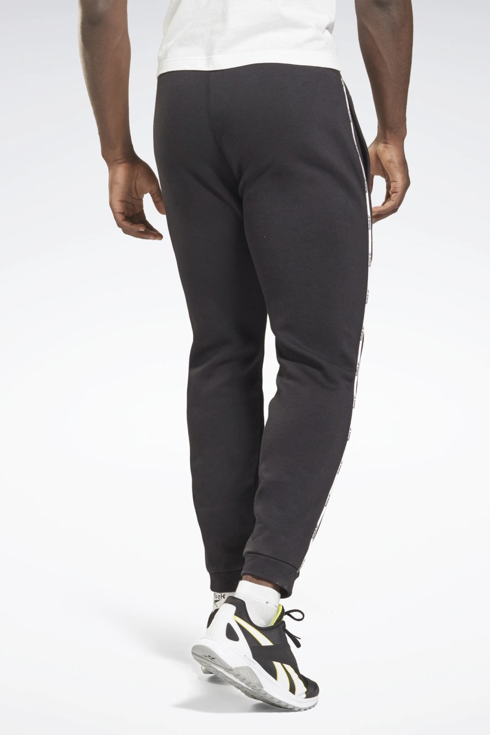 Брюки мужские Reebok Te Piping Jogger черные GS9310 — фото 3 — Sport City Брюки мужские Reebok Te Piping Jogger черные GS9310 — фото 3