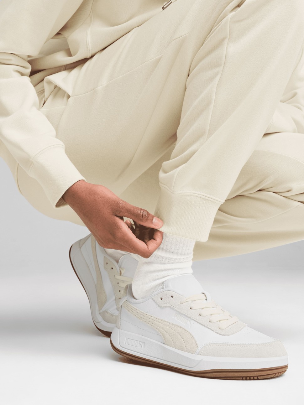 Штани жіночі Puma PUMA CLASS Sweatpants бежеві 68503787 — фото 4
