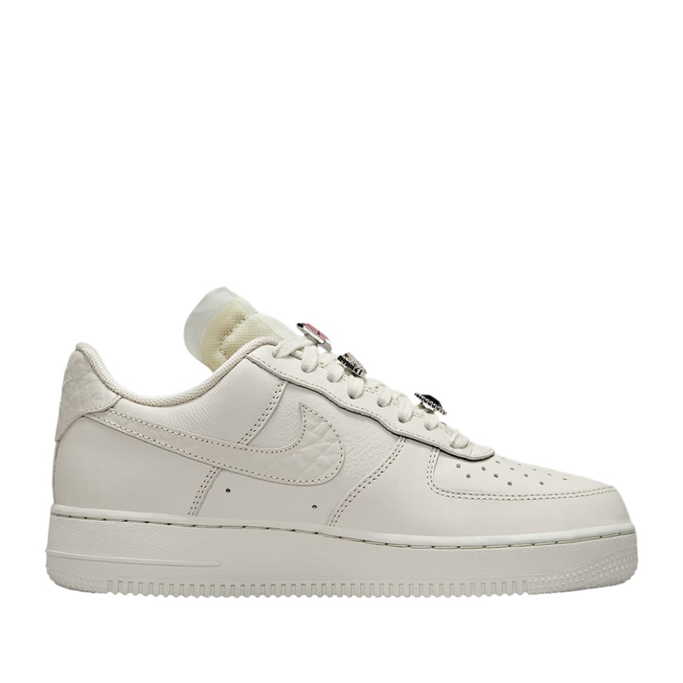 Кроссовки женские Nike WMNS NIKE AIR FORCE 1 LO PRM бежевые DN5463-001 изображение 1