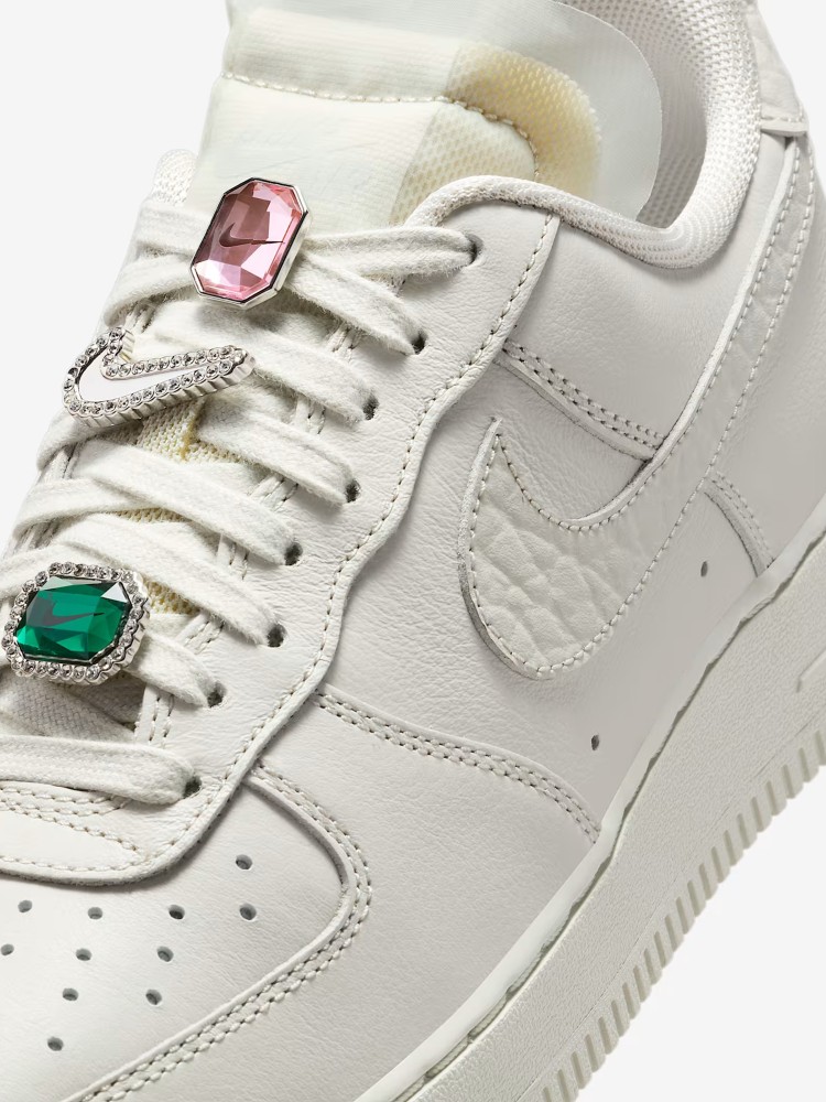 Кроссовки женские Nike WMNS NIKE AIR FORCE 1 LO PRM бежевые DN5463-001 изображение 6