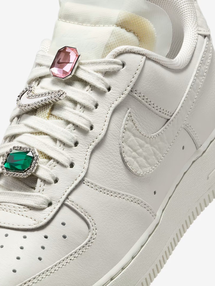 Кроссовки женские Nike WMNS NIKE AIR FORCE 1 LO PRM бежевые DN5463-001 изображение 6