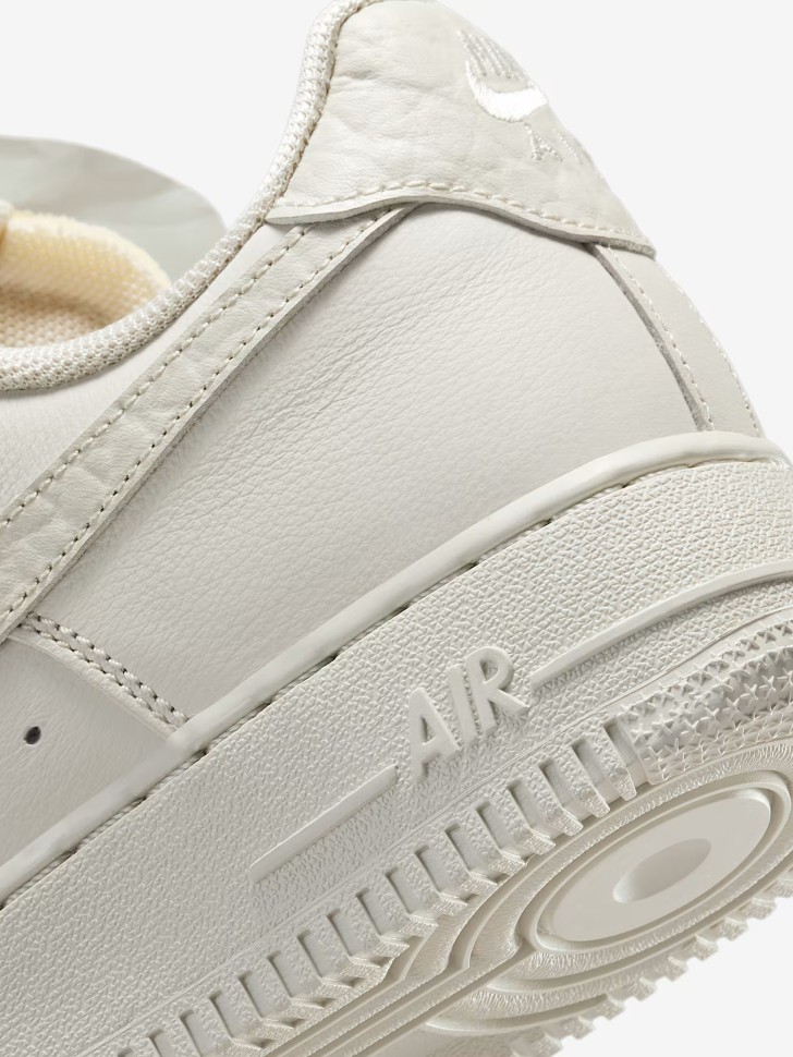 Кроссовки женские Nike WMNS NIKE AIR FORCE 1 LO PRM бежевые DN5463-001 изображение 7