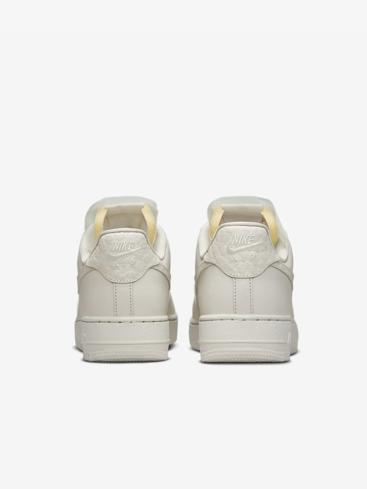 Кроссовки женские Nike WMNS NIKE AIR FORCE 1 LO PRM бежевые DN5463-001 изображение 10