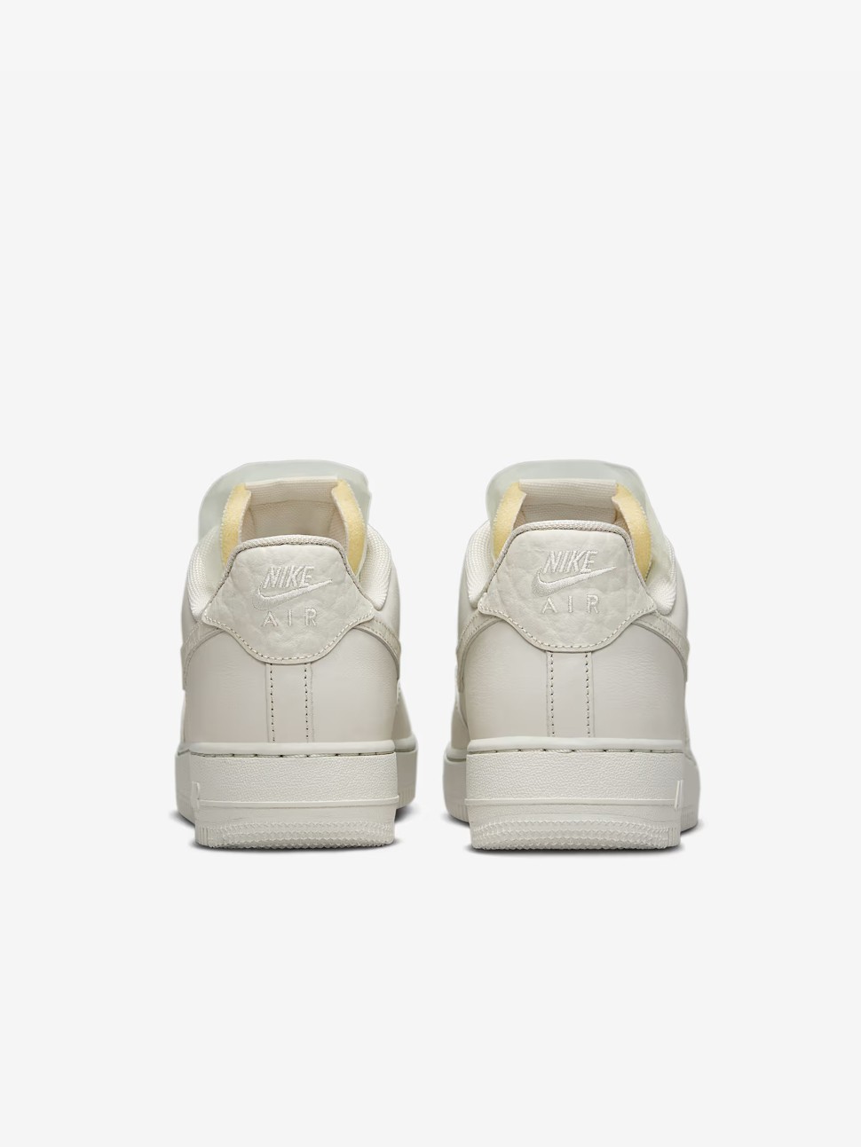 Кроссовки женские Nike WMNS NIKE AIR FORCE 1 LO PRM бежевые DN5463-001 — фото 10