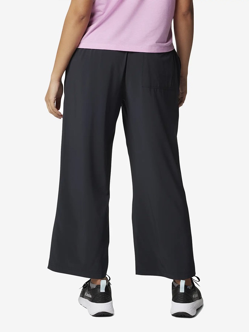 Штани жіночі Columbia BOUNDLESS BEAUTY™ WIDE CAPRI чорні 2072991-010 — фото 3