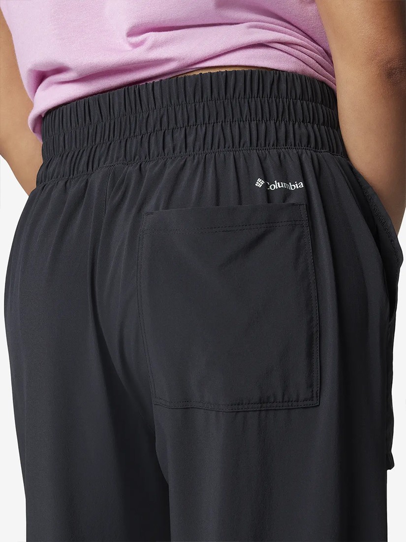 Штани жіночі Columbia BOUNDLESS BEAUTY™ WIDE CAPRI чорні 2072991-010 — фото 6