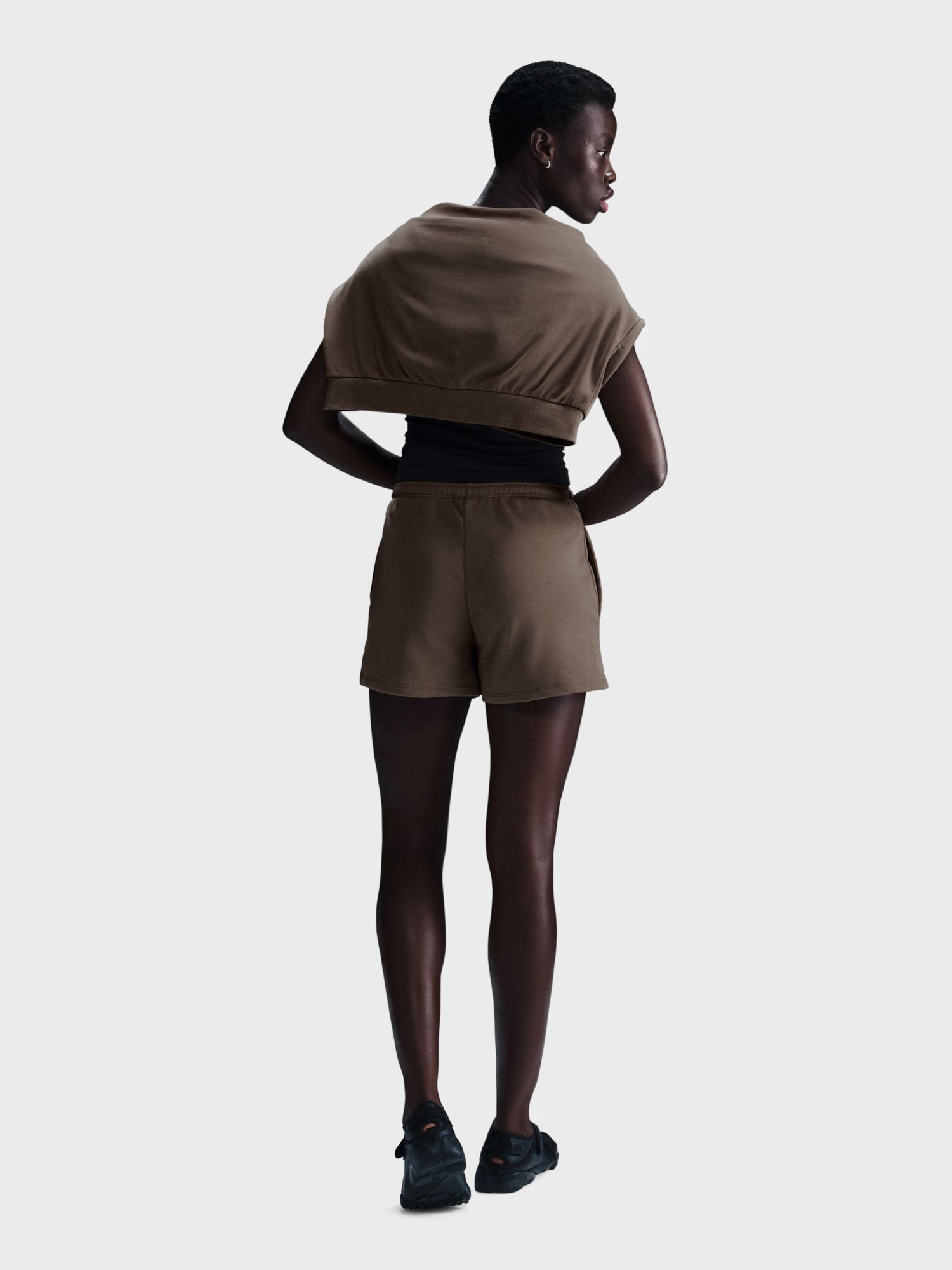 Шорты женские Nike W NSW NK CHLL FT MR 4IN SHORT коричневые HF6940-233 изображение 3