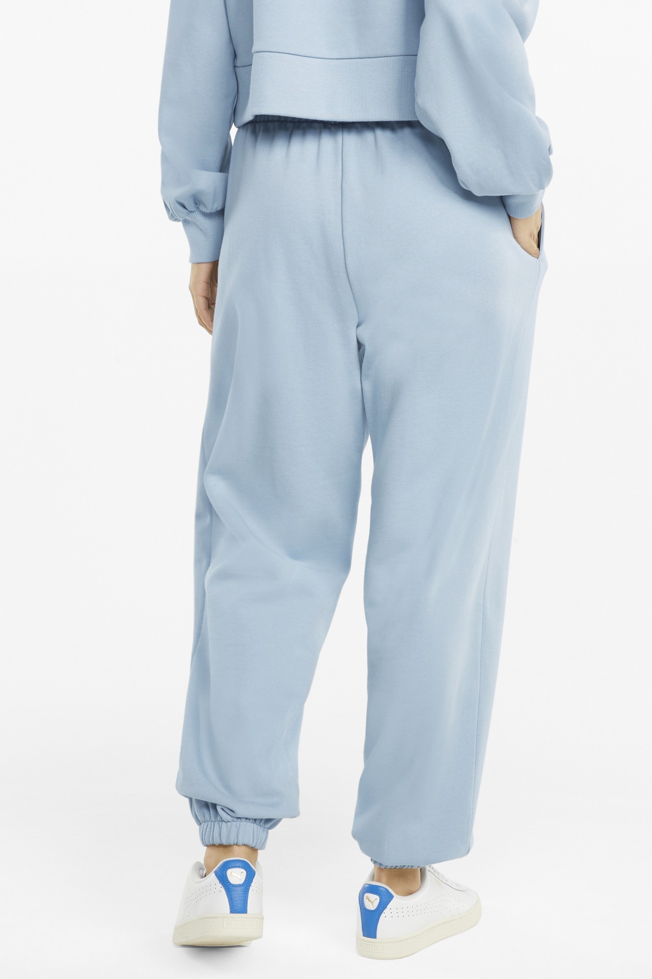 Брюки женские Puma Classics Relaxed Jogger голубые 53041661 изображение 4