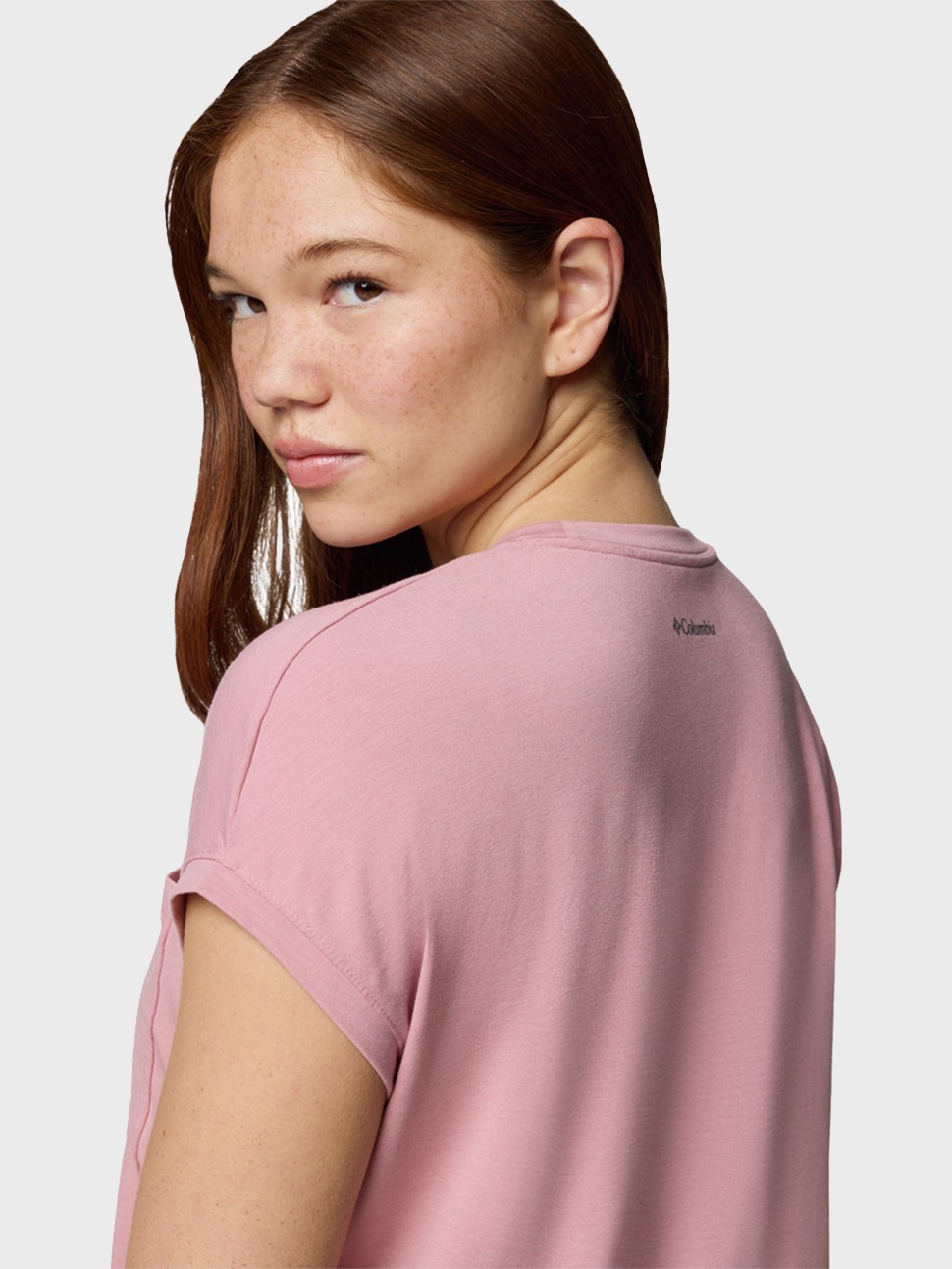 Футболка женская Columbia Boundless Trek™ Short Sleeve Tee розовая 2033481-659 — фото 6 — Sport City Футболка женская Columbia Boundless Trek™ Short Sleeve Tee розовая 2033481-659 — фото 6