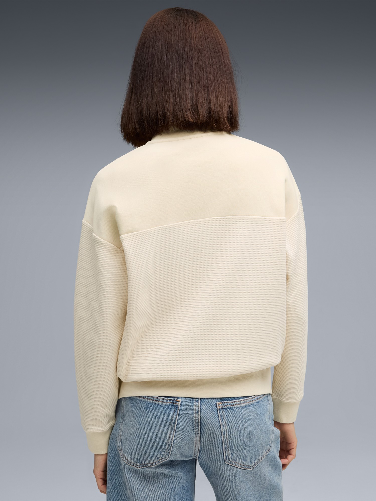 Толстовка женская Puma CLASS Relaxed Pinnacle Full-Zip Jacket TR молочная 68812887 изображение 3