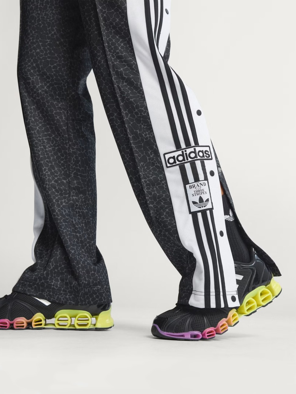 Брюки женские Adidas AOP ADIBREAK PT черные KD2830 — фото 7 — Sport City Брюки женские Adidas AOP ADIBREAK PT черные KD2830 — фото 7