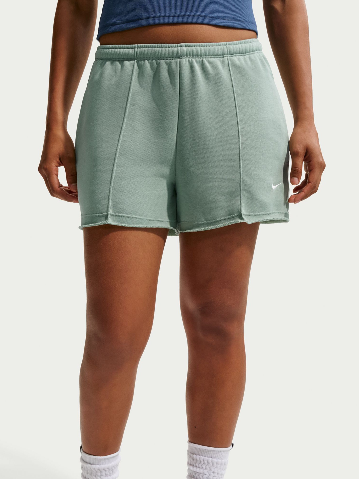 Шорты женские Nike W NSW OFFLN CHLL FT SHORT зеленые II3980-006 изображение 4