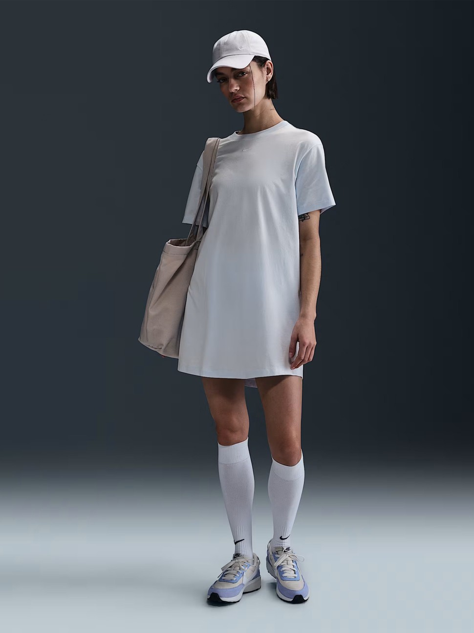 Сукня жіноча Nike W NSW ESSNTL SS DRESS TSHRT блакитна DV7882-423 — фото 2
